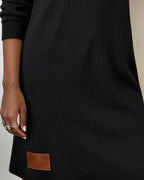 Celine | Robe décontractée à manches longues et col montant