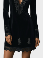 Naia | Mini-robe rétro noire en velours avec dentelle brodée