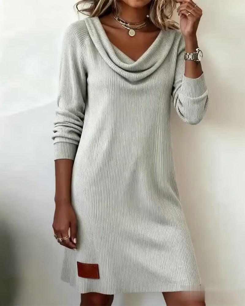 Celine | Robe décontractée à manches longues et col montant