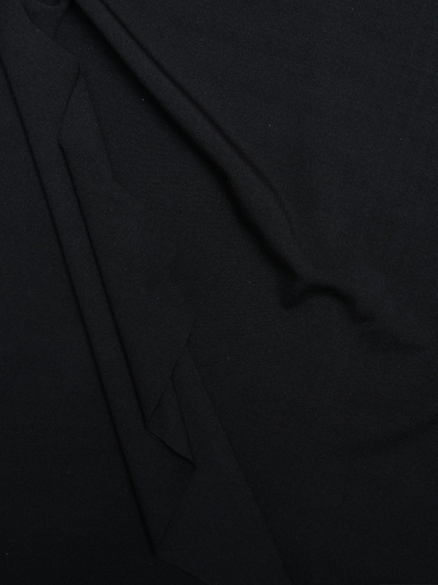 Loravel | Robe longue fendue en satin noir