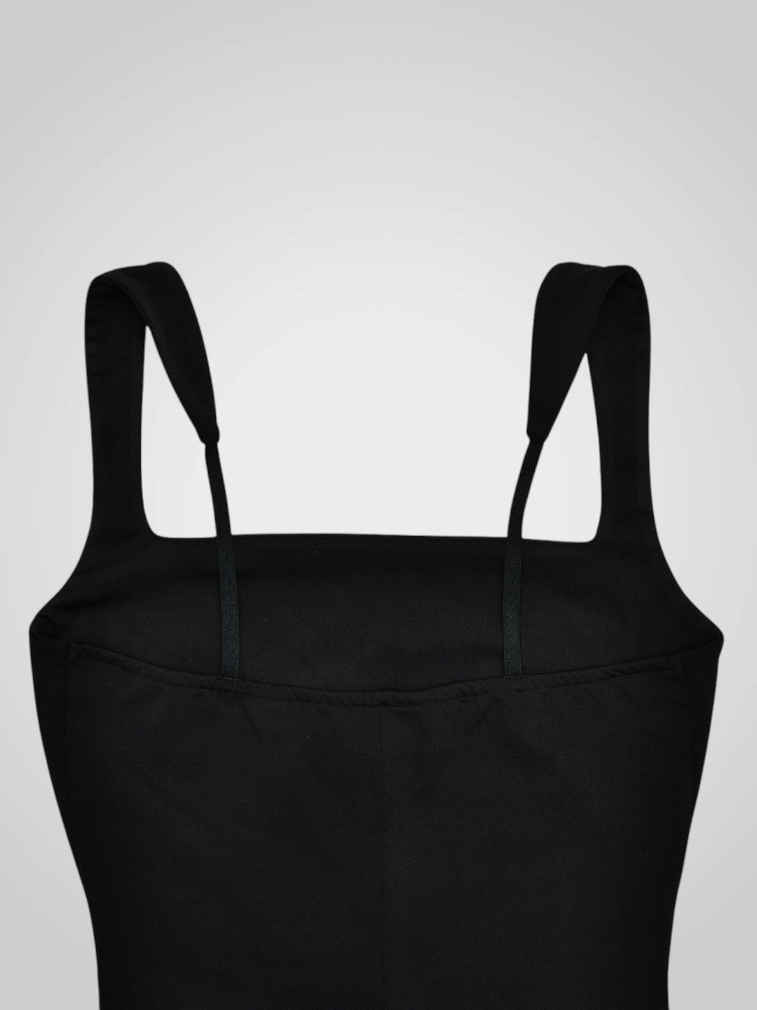 Loravel | Robe longue fendue en satin noir