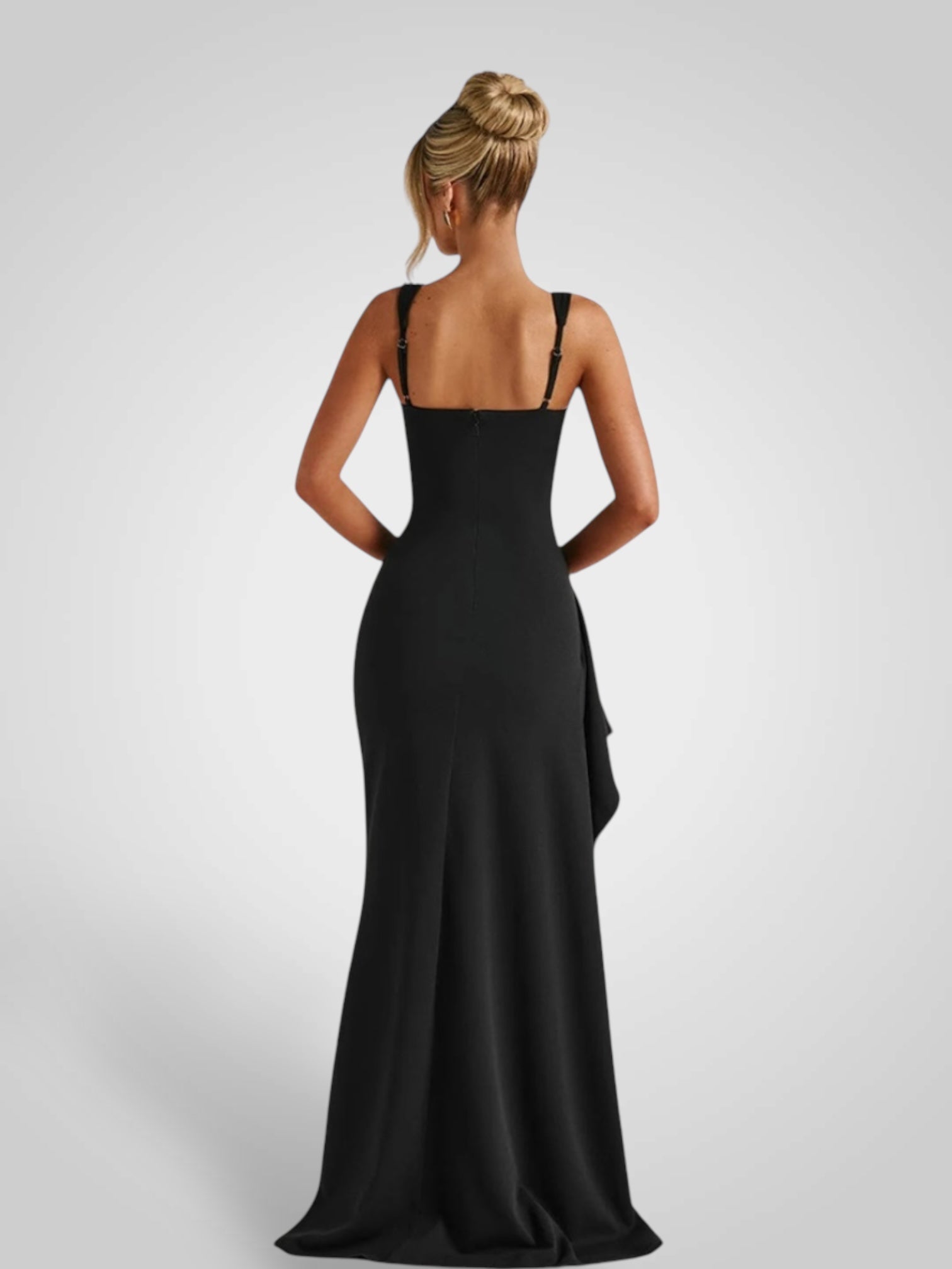 Loravel | Robe longue fendue en satin noir